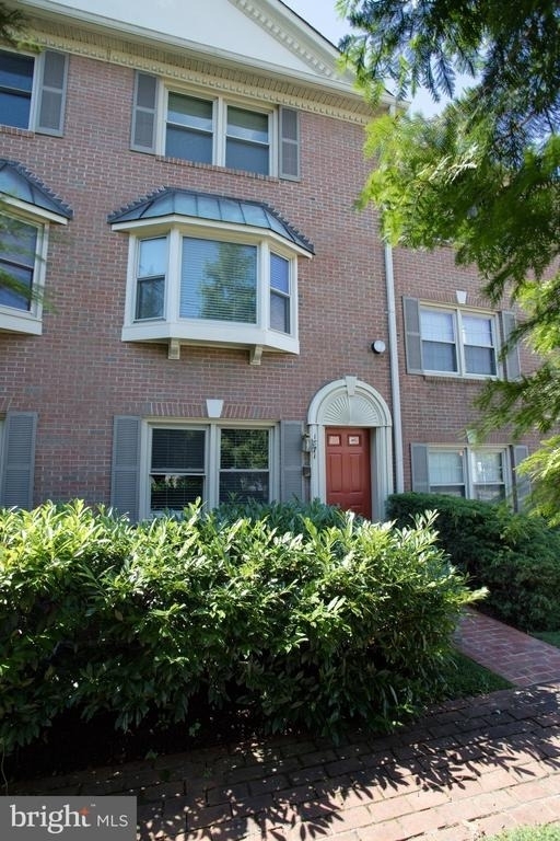 1871 N Adams Street - Photo 0