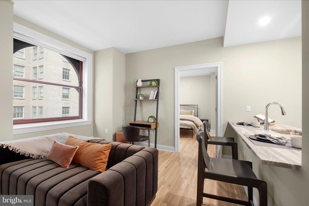1420 Chestnut Street - Photo 2
