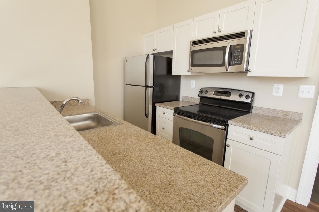 312 Walnut Street - Photo 2
