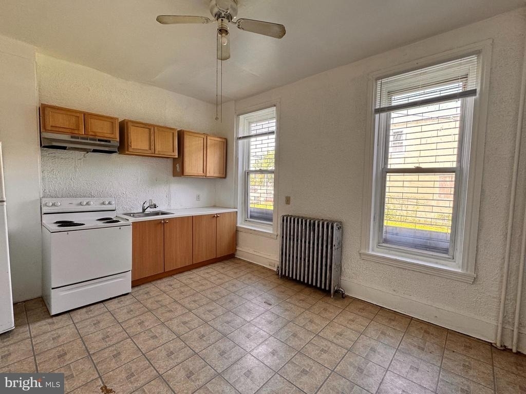 4924 Parrish Street - Photo 3