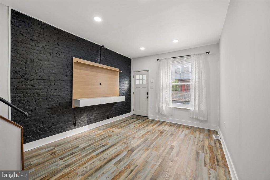 1812 E Albert Street - Photo 2