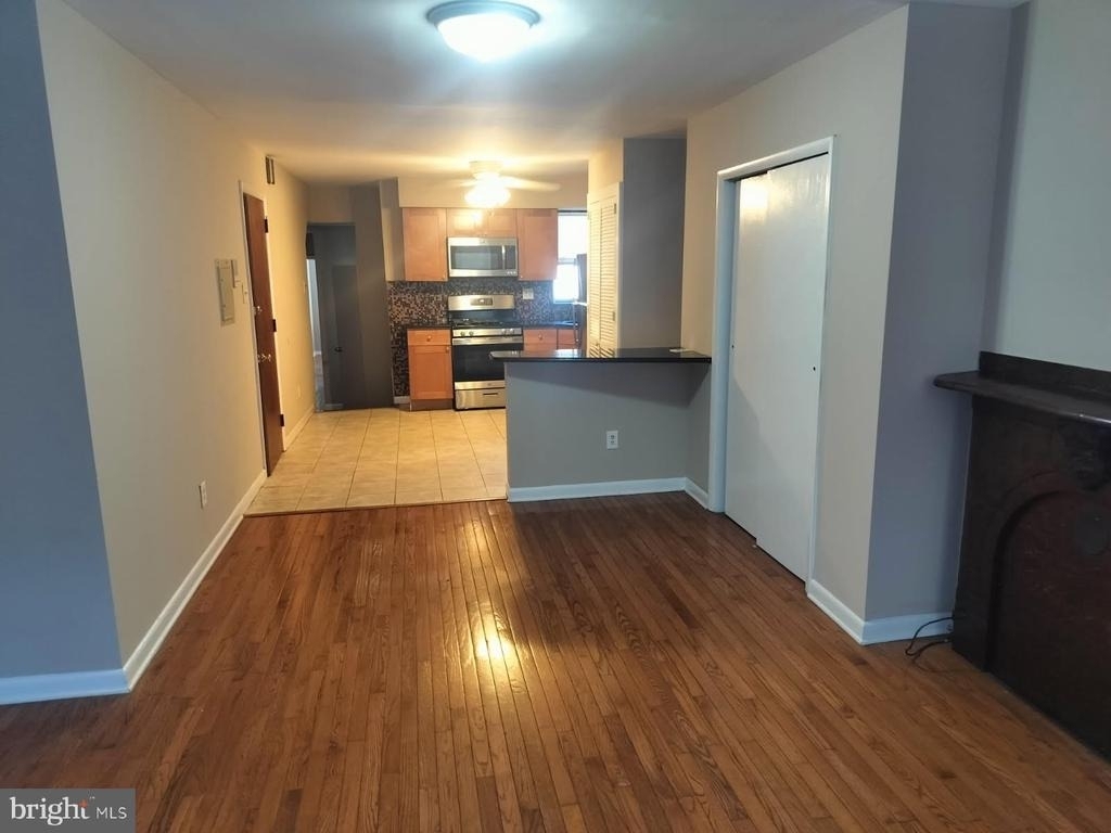 1622 E Passyunk Avenue - Photo 0
