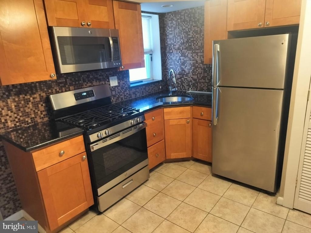 1622 E Passyunk Avenue - Photo 2