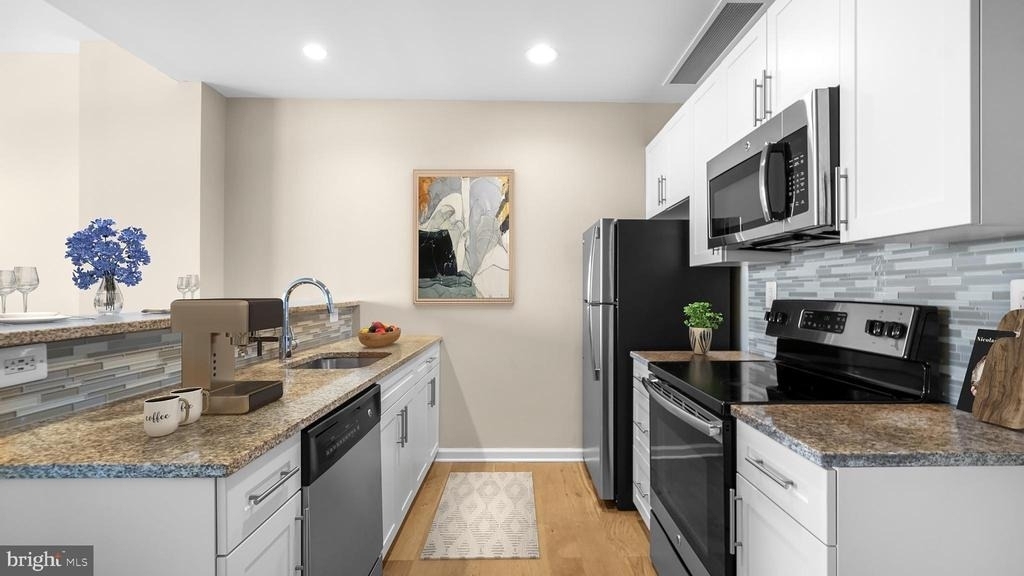 235 N Columbus Boulevard - Photo 34