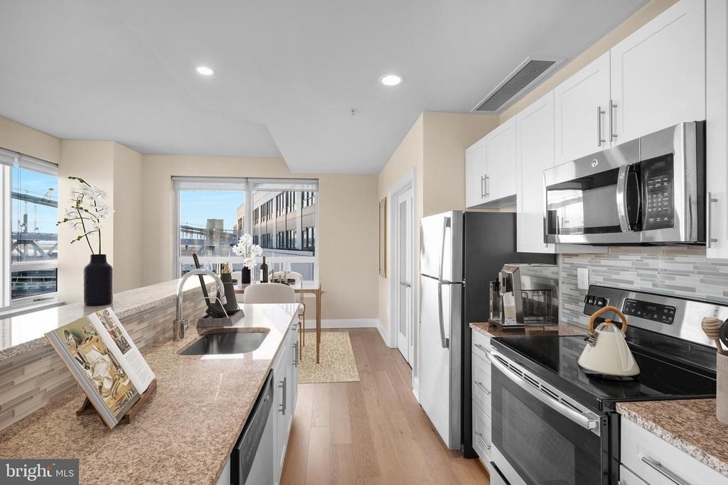 235 N Columbus Boulevard - Photo 3
