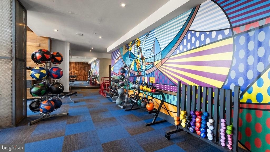 235 N Columbus Boulevard - Photo 20