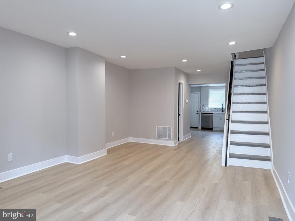 810 Watkins Street - Photo 2