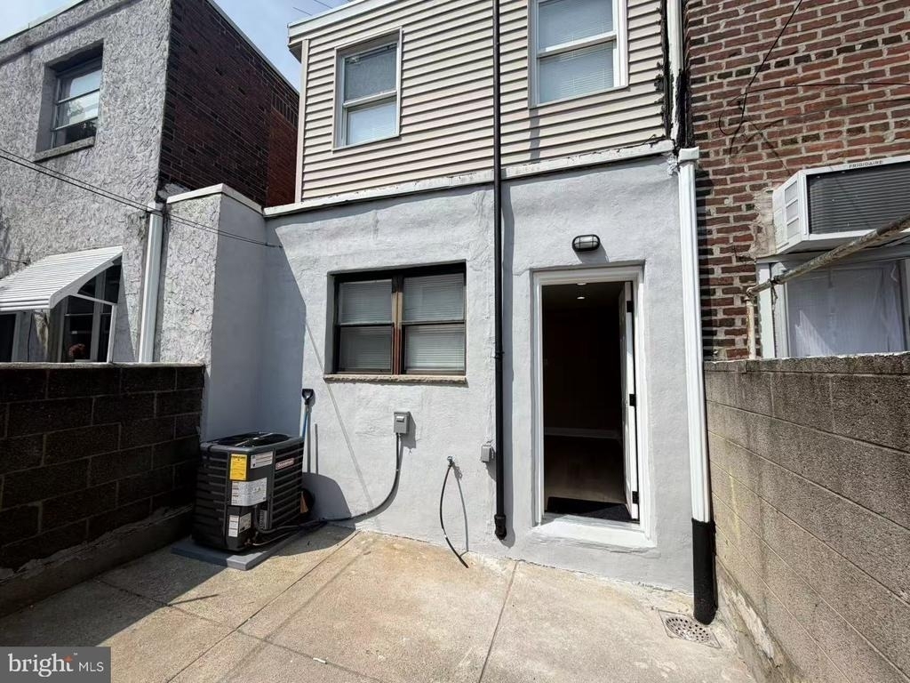 810 Watkins Street - Photo 1