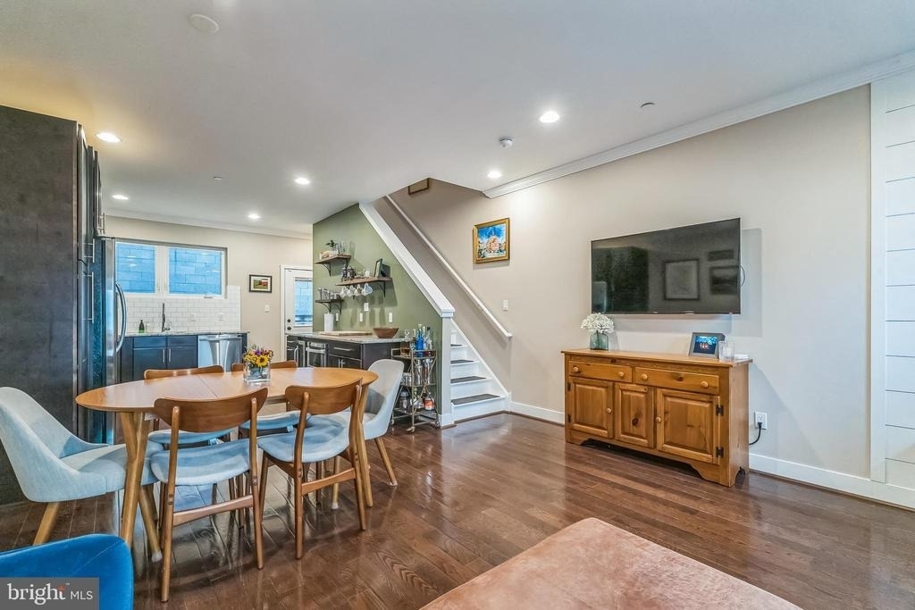 219 Green Street - Photo 4