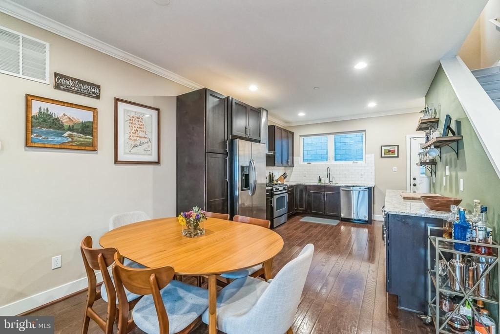 219 Green Street - Photo 5