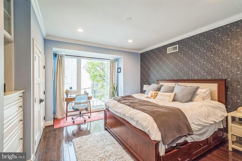 219 Green Street - Photo 8