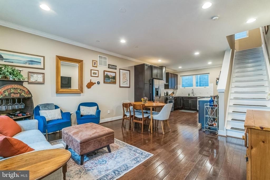 219 Green Street - Photo 1