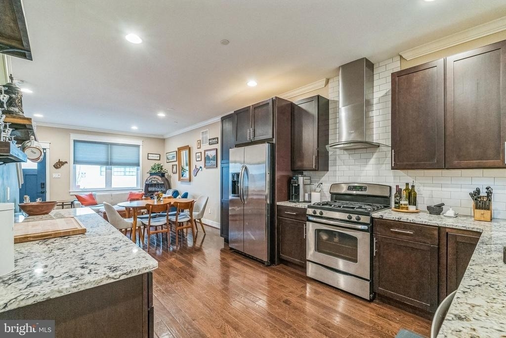 219 Green Street - Photo 3