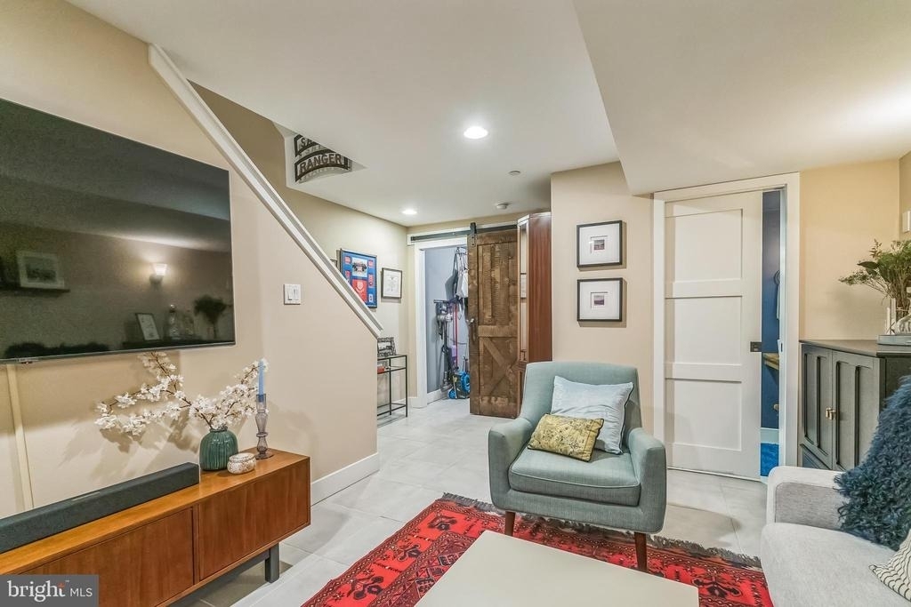 219 Green Street - Photo 15