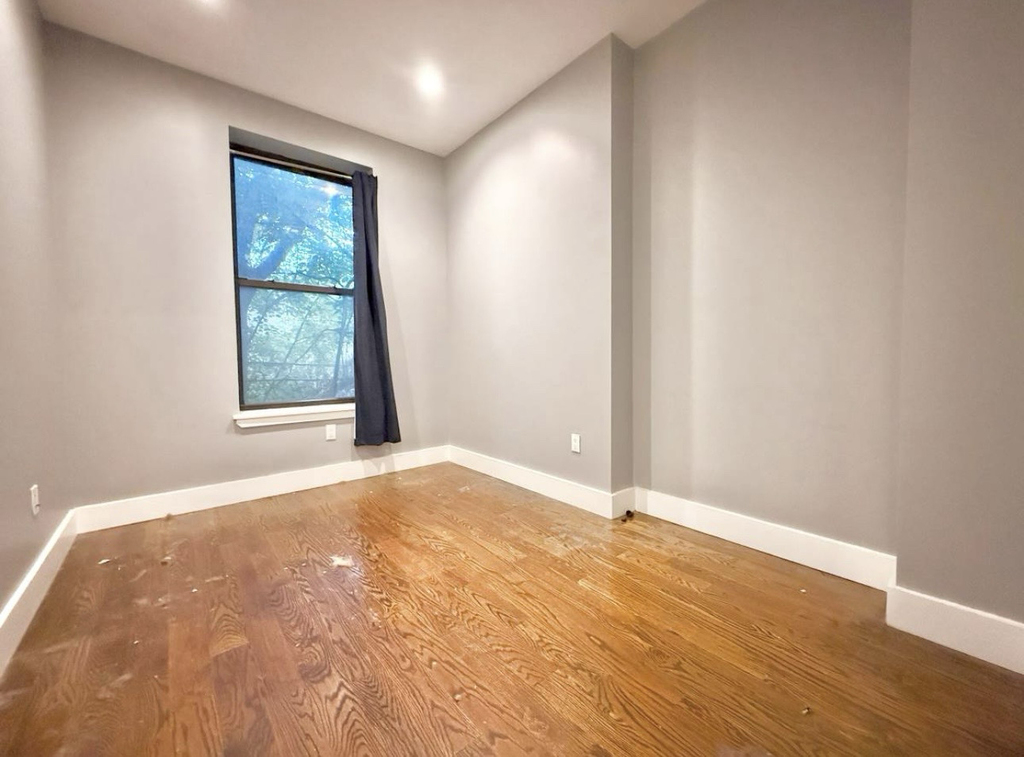 615 Gates Avenue - Photo 7