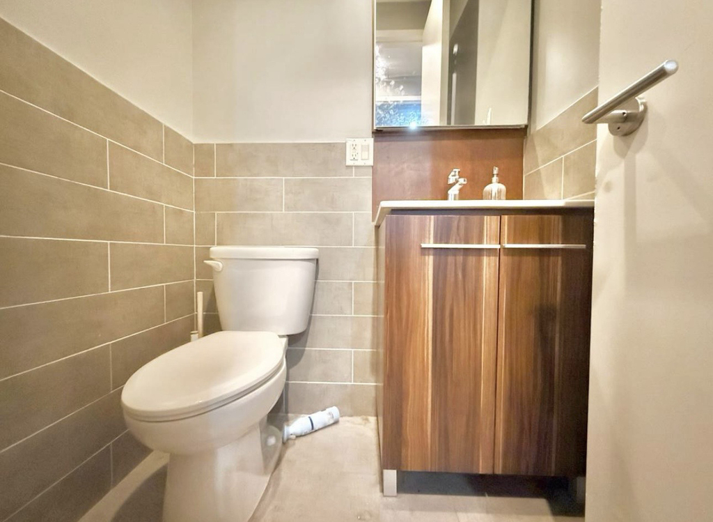 615 Gates Avenue - Photo 6