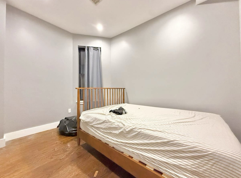 615 Gates Avenue - Photo 9