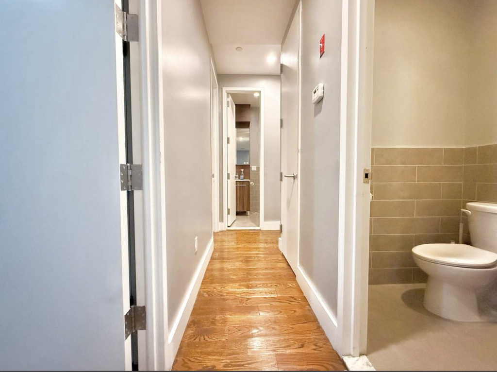 615 Gates Avenue - Photo 4