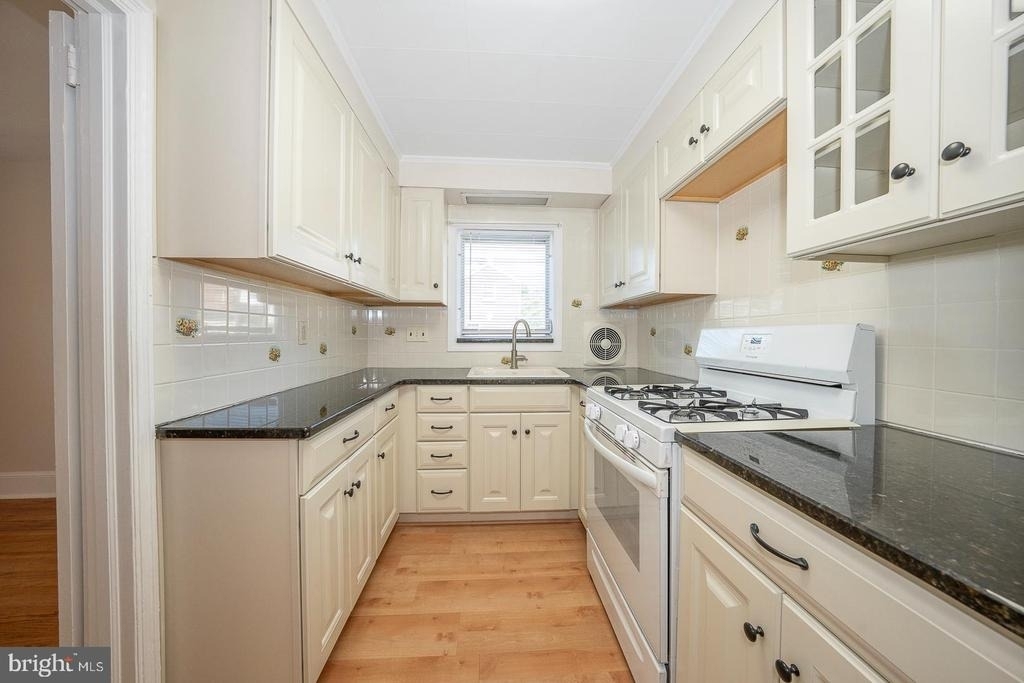 214 Harrogate Road - Photo 5