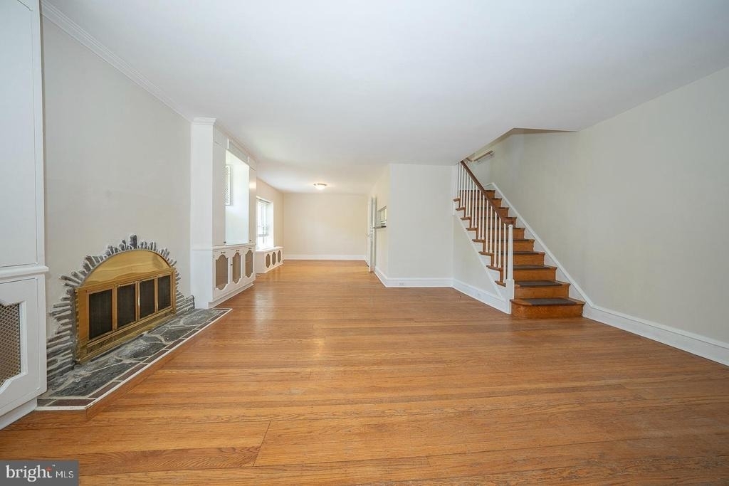 214 Harrogate Road - Photo 2