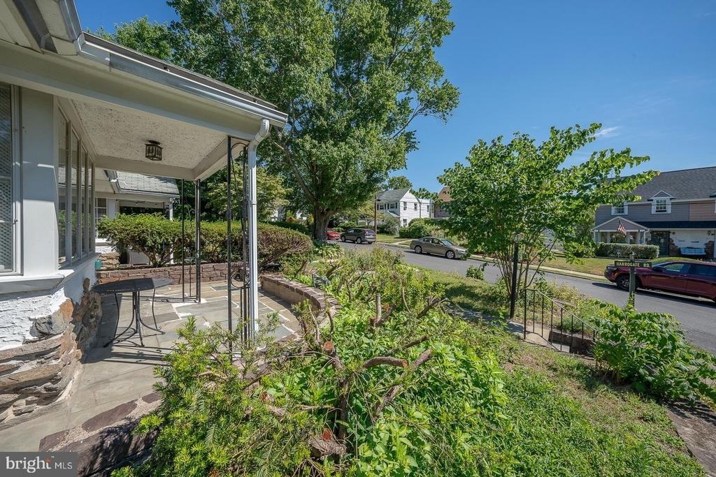 214 Harrogate Road - Photo 1