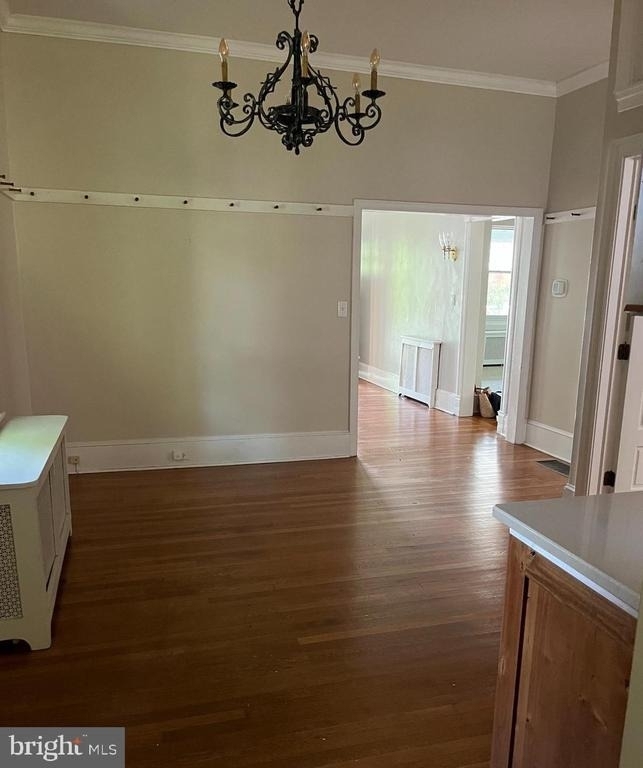 210 Grayling Avenue - Photo 3