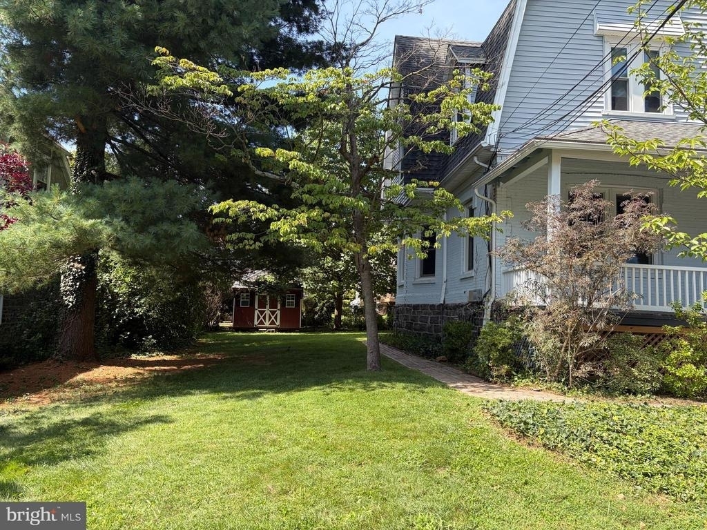 210 Grayling Avenue - Photo 17