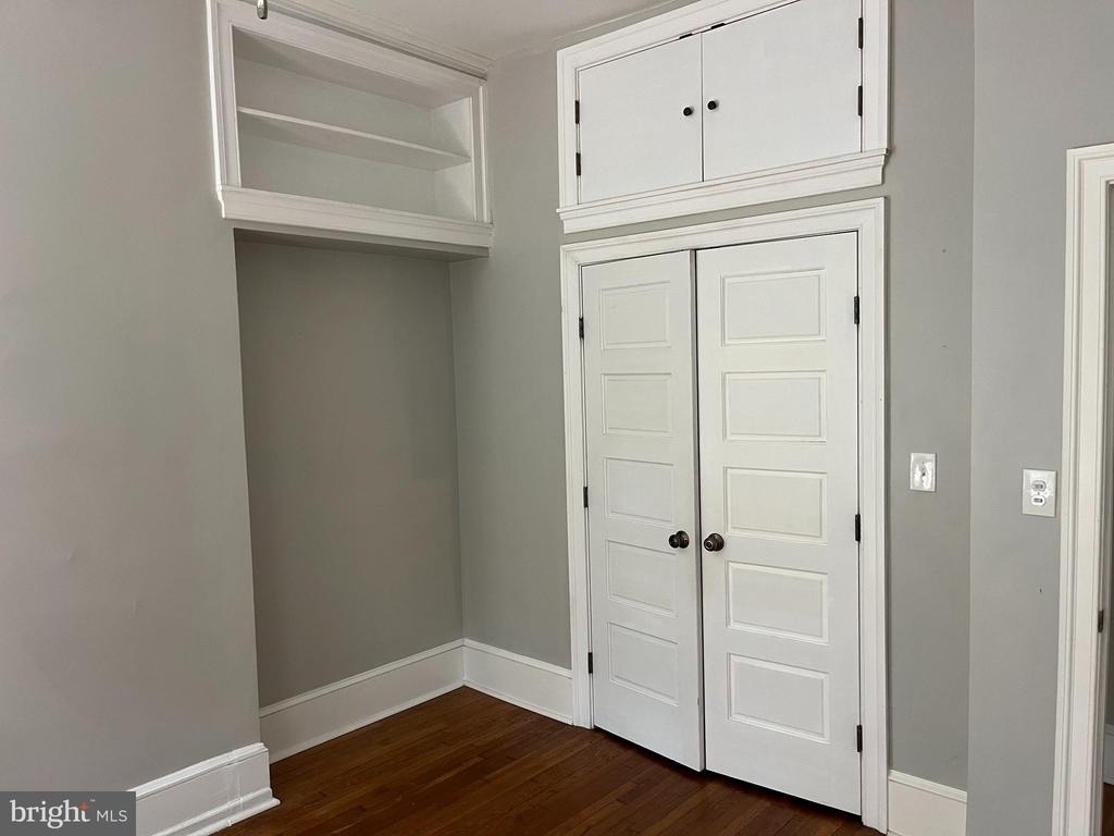 210 Grayling Avenue - Photo 6