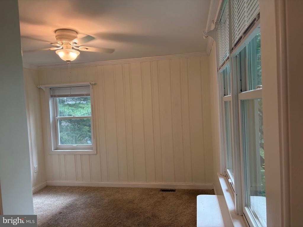 210 Grayling Avenue - Photo 9