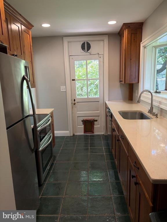 210 Grayling Avenue - Photo 14