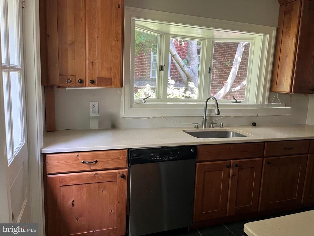 210 Grayling Avenue - Photo 15