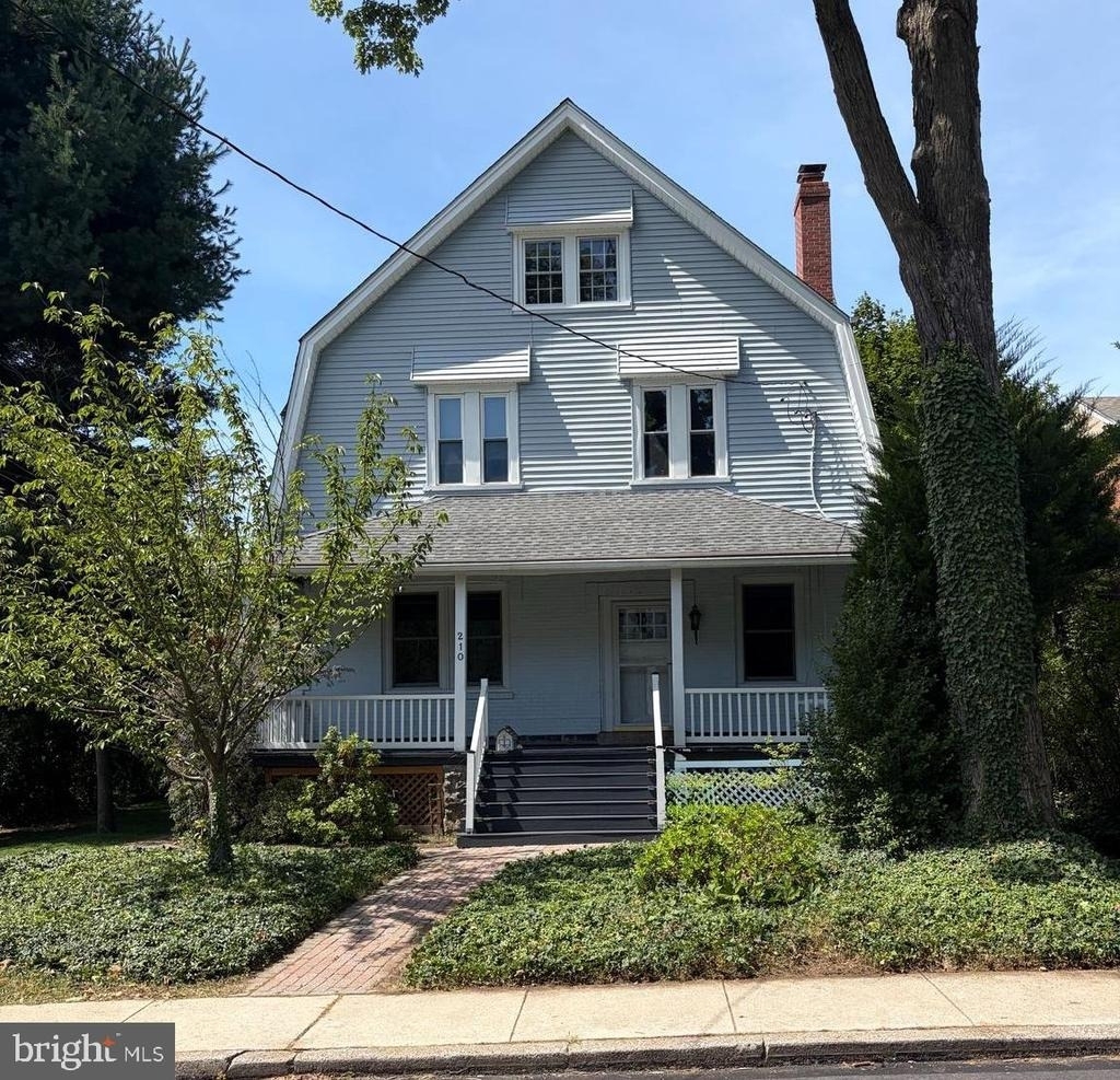 210 Grayling Avenue - Photo 12