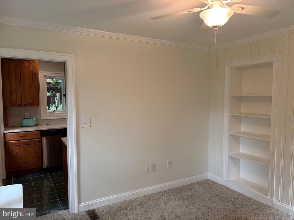 210 Grayling Avenue - Photo 10