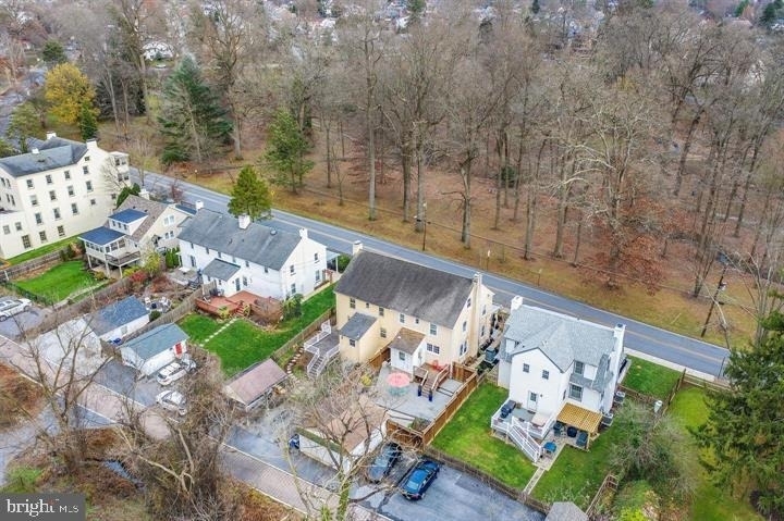 605 W Miner Street - Photo 1