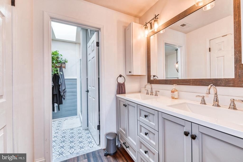2402 Sterling Road - Photo 15