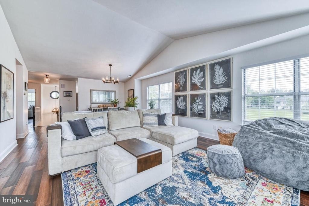 2402 Sterling Road - Photo 2
