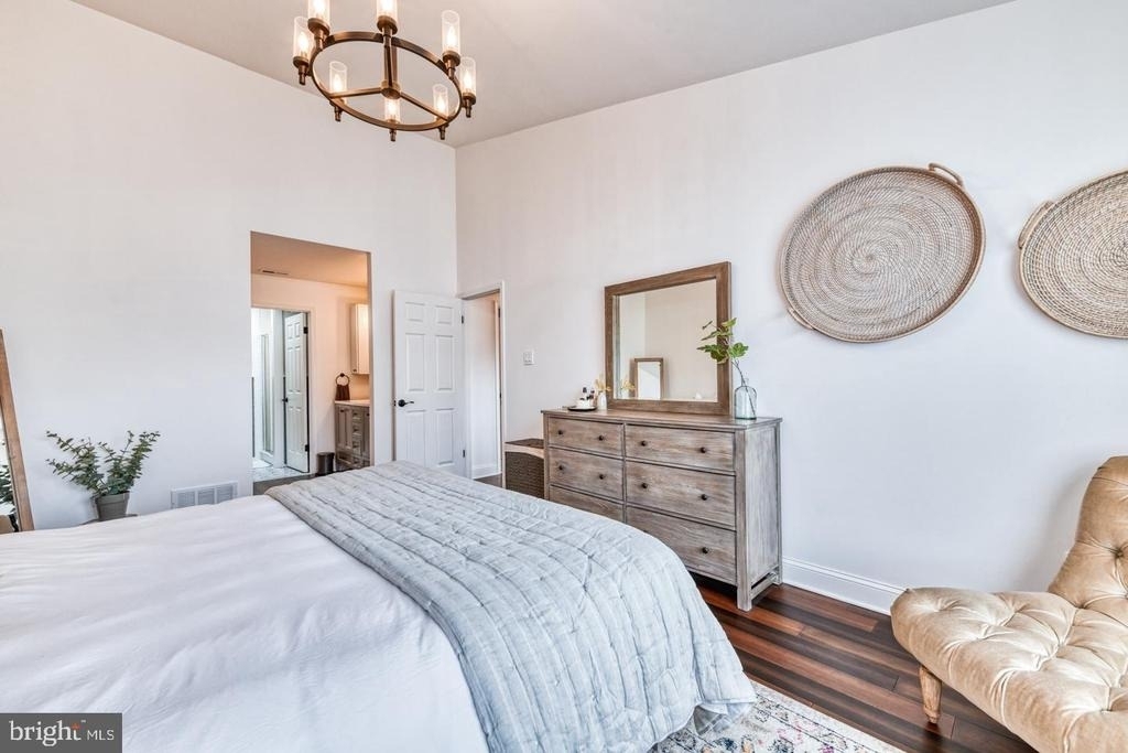 2402 Sterling Road - Photo 14