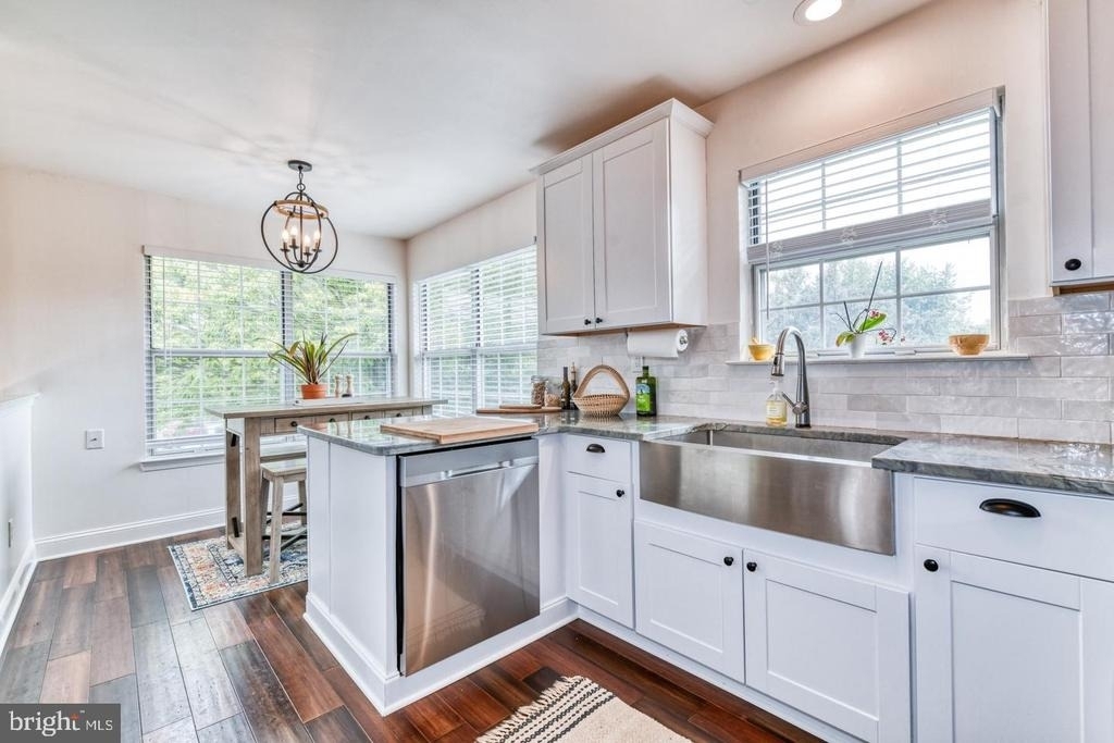 2402 Sterling Road - Photo 3