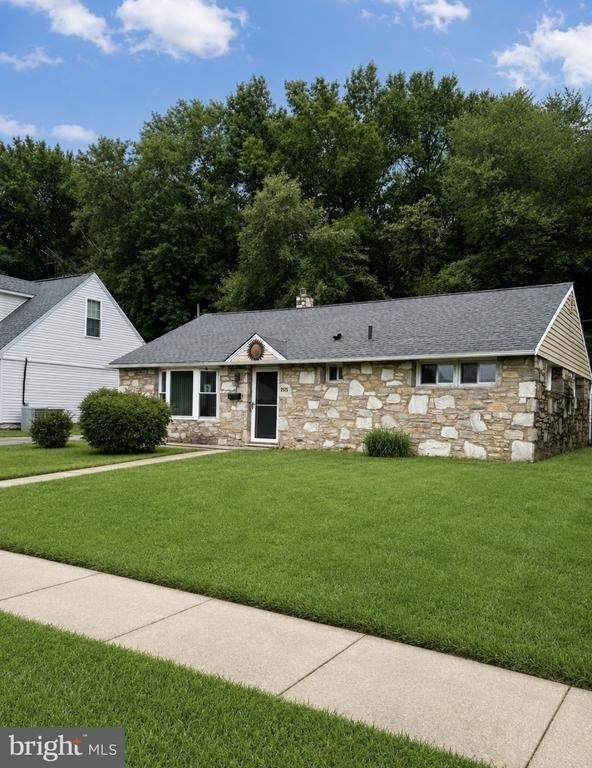 2515 Woodlawn Drive - Photo 1