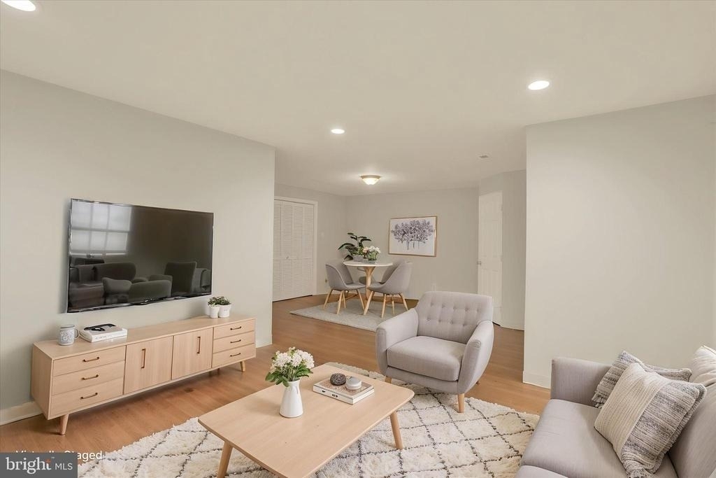 104 Suffield Court - Photo 17