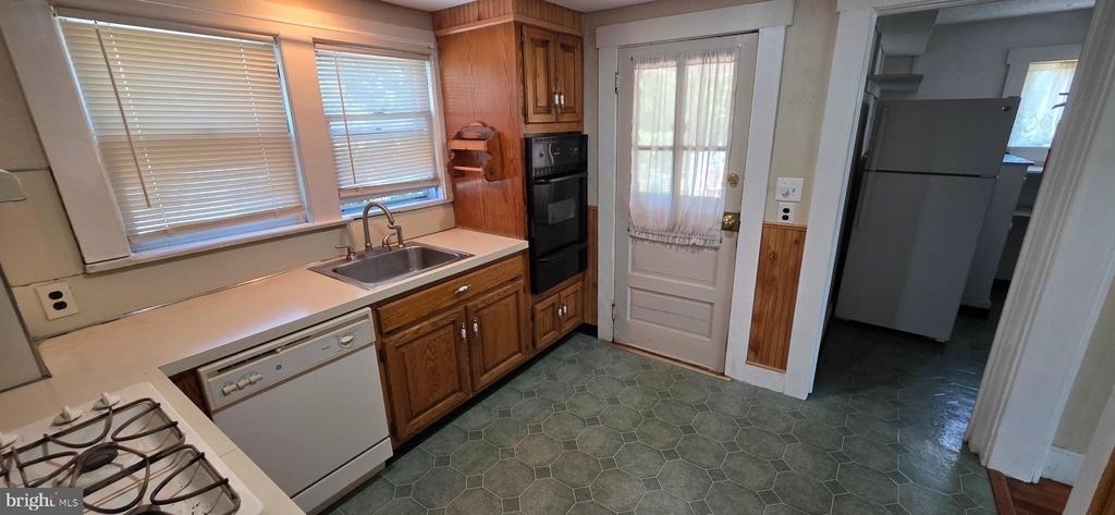 246 Franklin Street - Photo 12