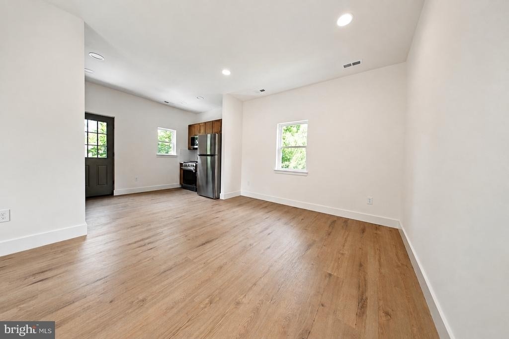10 Myrtle Avenue - Photo 0