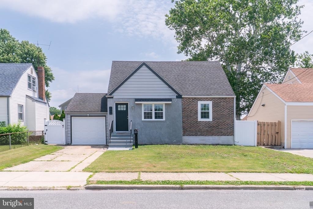 1129 Jefferson Avenue - Photo 0