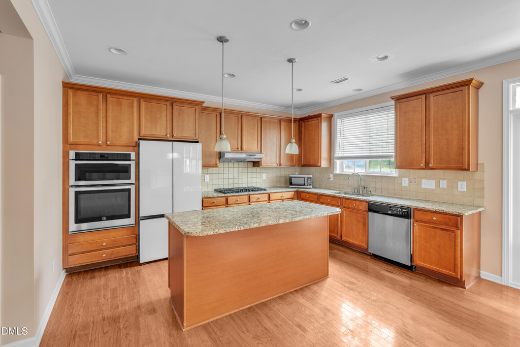 240 Seymour Place - Photo 3