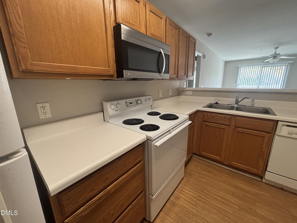 1950 Trailwood Heights Lane - Photo 9