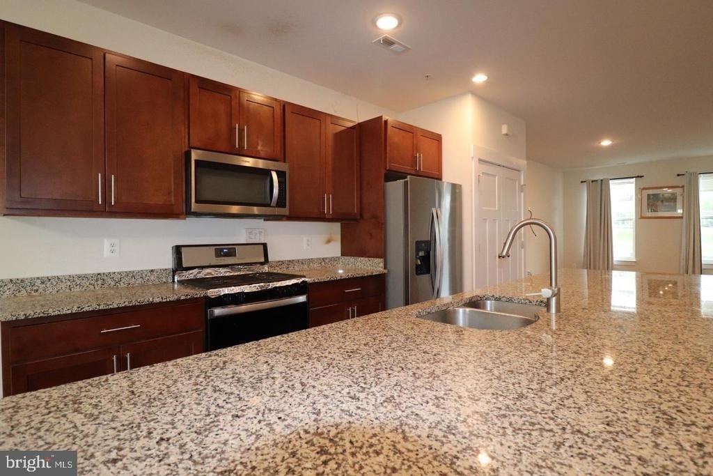 414 Waverley - Photo 7