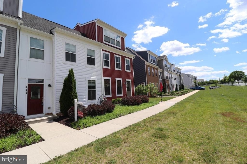 414 Waverley - Photo 0