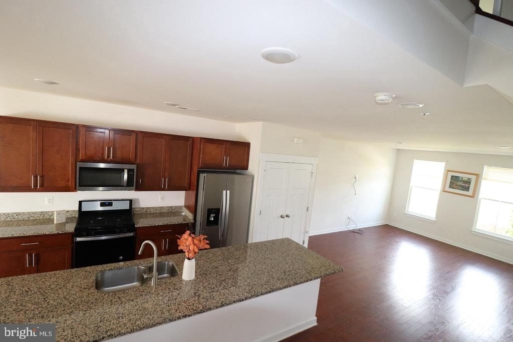 414 Waverley - Photo 8
