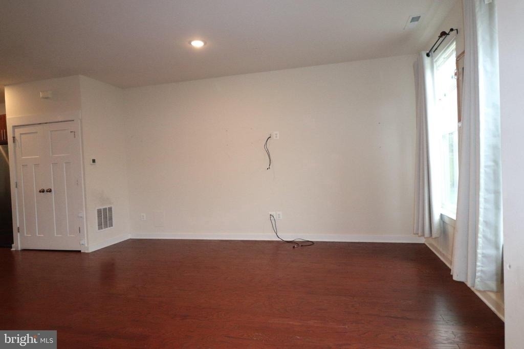 414 Waverley - Photo 4