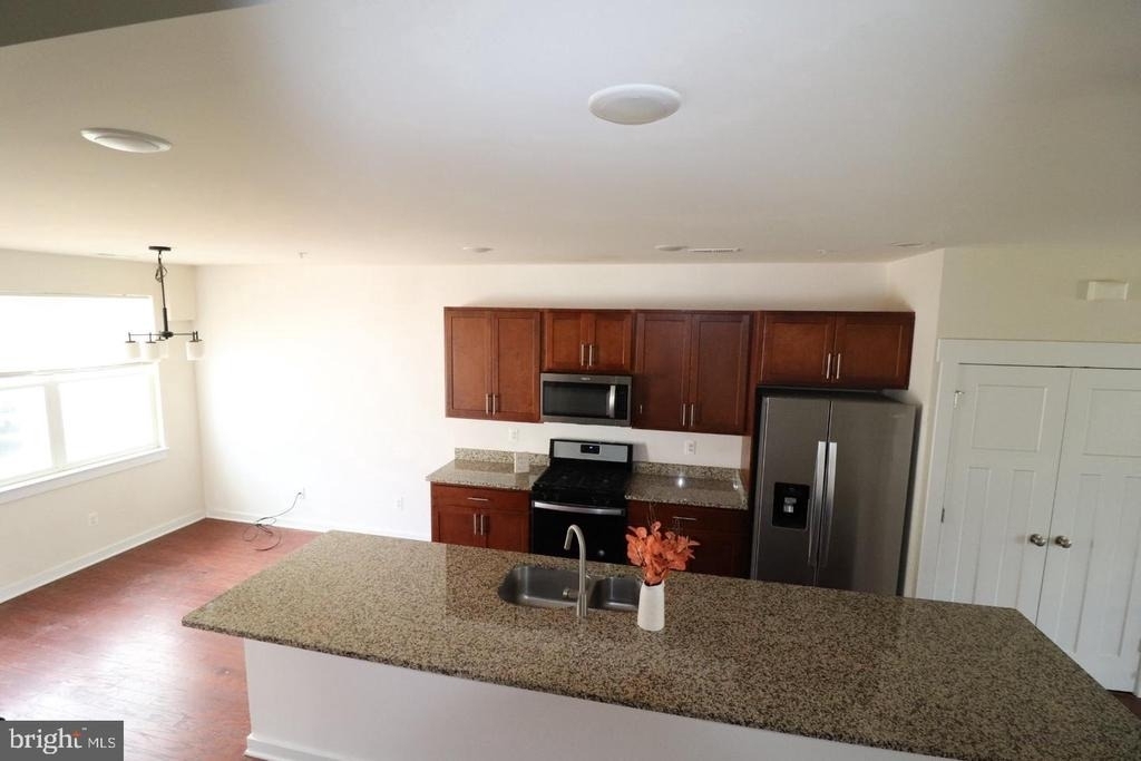 414 Waverley - Photo 9